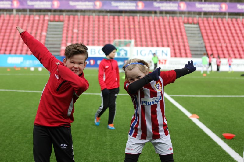 Eskil og Aleksander stortrives på akademiet!