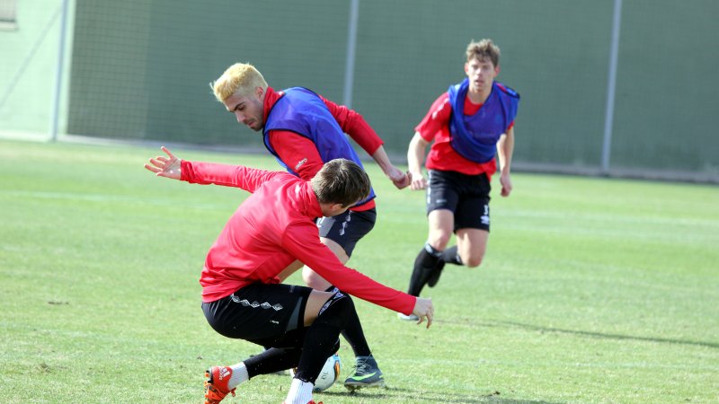 Maikel Nieves i aksjon på feltet.