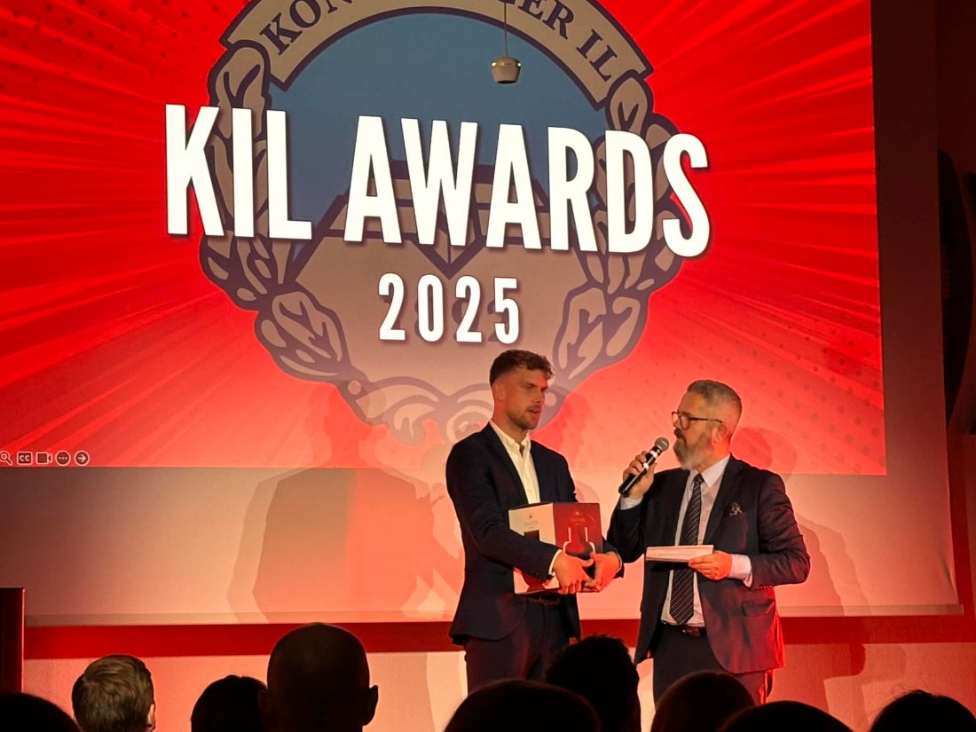 100: Daniel Lysgård fikk utmerkelse for å ha passert 100 offisielle KIL-kamper. 