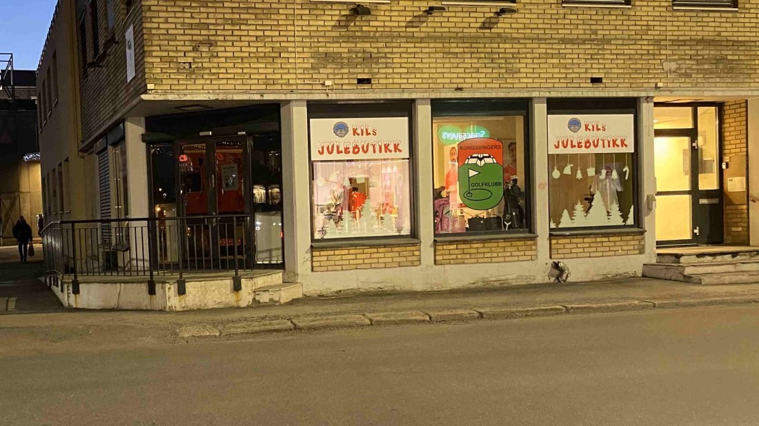 FLOTTE LOKALER: Slik så butikken ut i fjor. Også i år holder vi til på hjørnet ut mot "Nye Sporten".