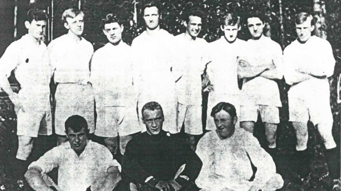 A-laget 1919: Kongsvinger IFs a-lag fra 1919 besto av disse spillerne. Fra venstre, 1. rekke: Paul Paulsen, R. Ebbesen, Otto Arnesen. 2. rekke: Rolf Engebretsen, Trygve Kopperud, Henry Eng, Fred Milde, Hroar Milde, Reidar Engebretsen, Leif Svendsen, Andersson. Bildet er utlånt av Uno Arnesen
